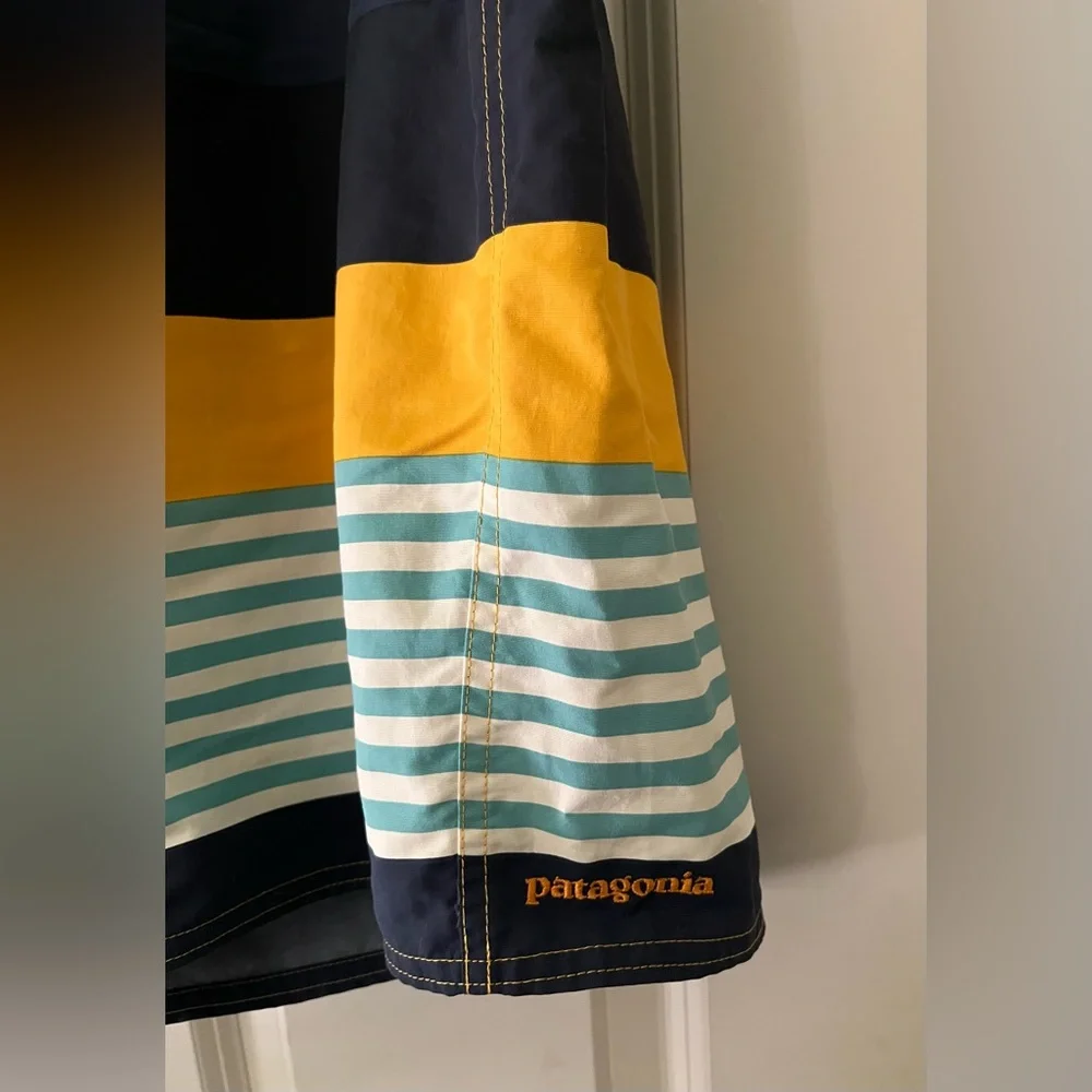 Men’s Patagonia Wavefarer Board shorts Striped Zipper Pocket Swim suit size 36